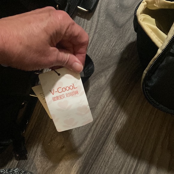 V-COOOL Breast Pump Tote Bag with Breastmilk Cooler Bag, Large - Picture 9 of 10